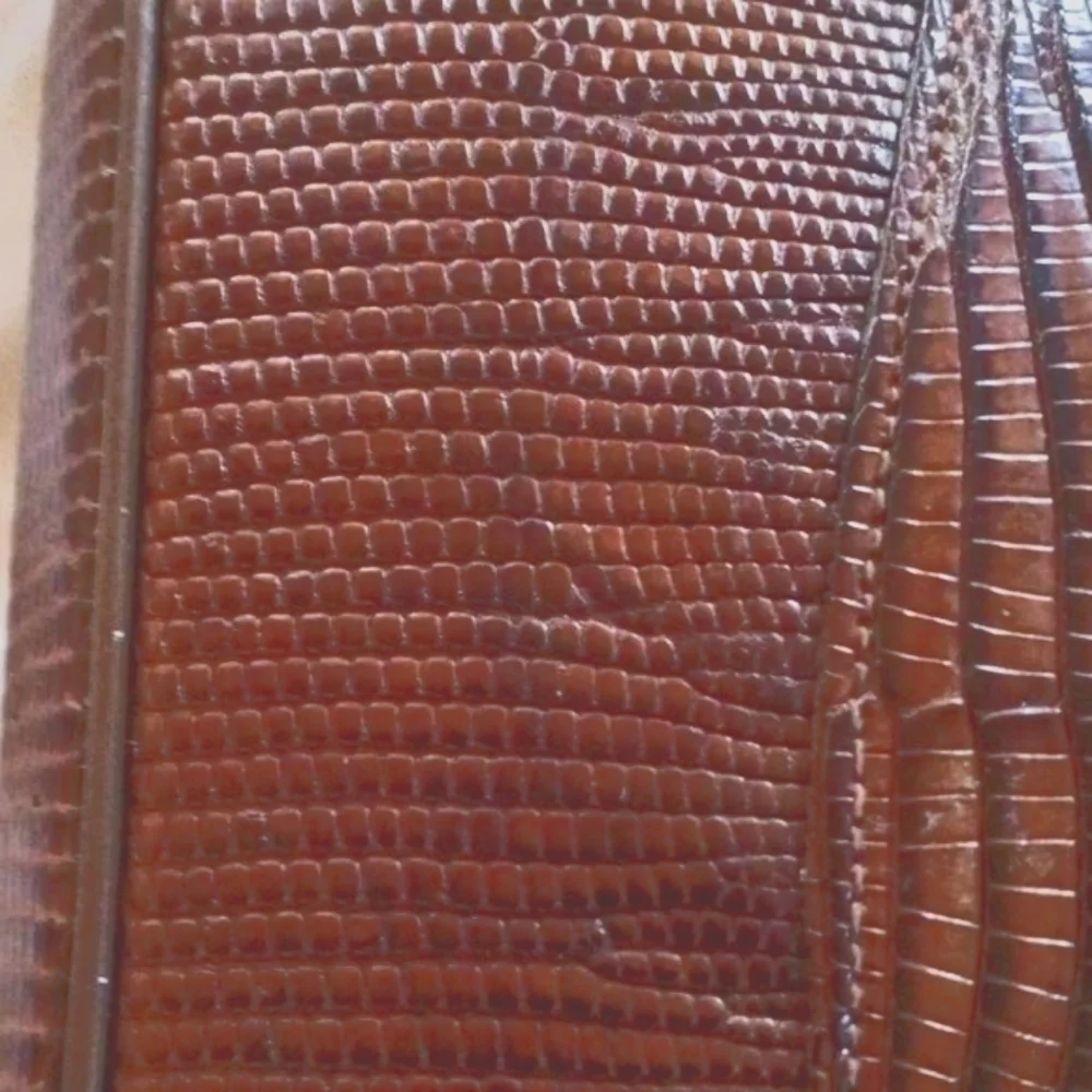 VINTAGE Leather Bag 🛍️